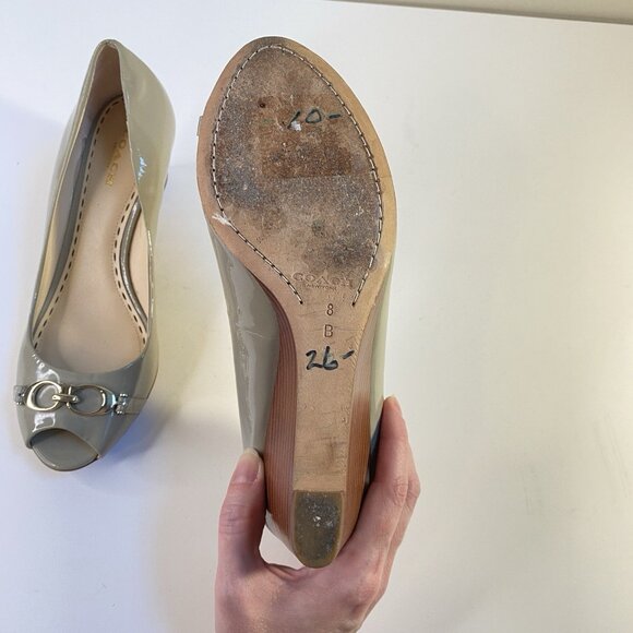 COACH Womens 8 B Peep Toe Patent Leather Buckle Wedge Pumps Taupe Classic - Picture 12 of 16